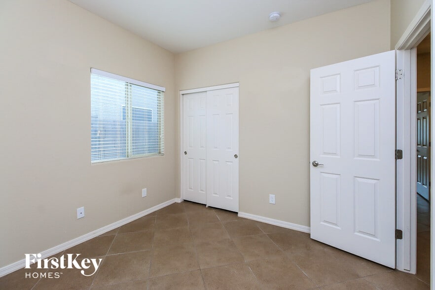 Building Photo - 625 W Mangrove Rd