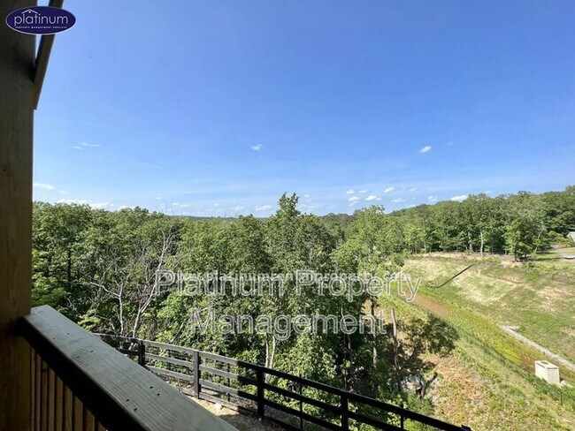Building Photo - 2360 Manor Pointe Dr