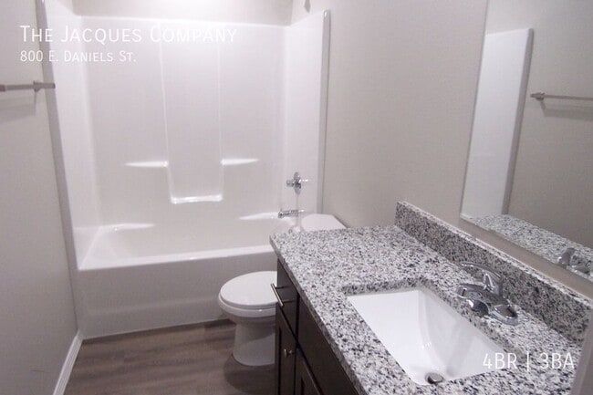 Building Photo - 800 E Daniels St