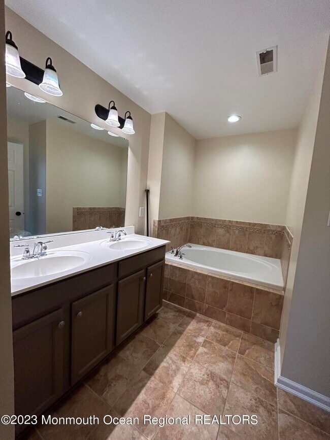Building Photo - 31 Oak Leaf Ln