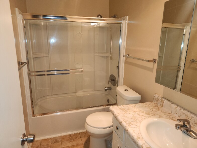 Building Photo - 1563 Valle Vista Ave