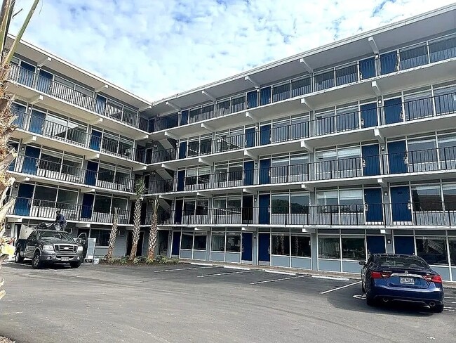 Building Photo - 2100 S Ocean Blvd