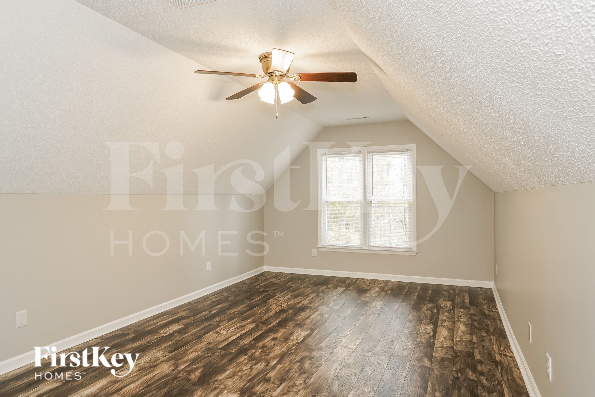 Building Photo - 6350 River Crest Dr