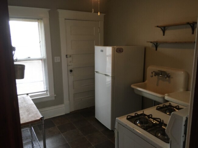 Building Photo - 3237 Grand Ave S