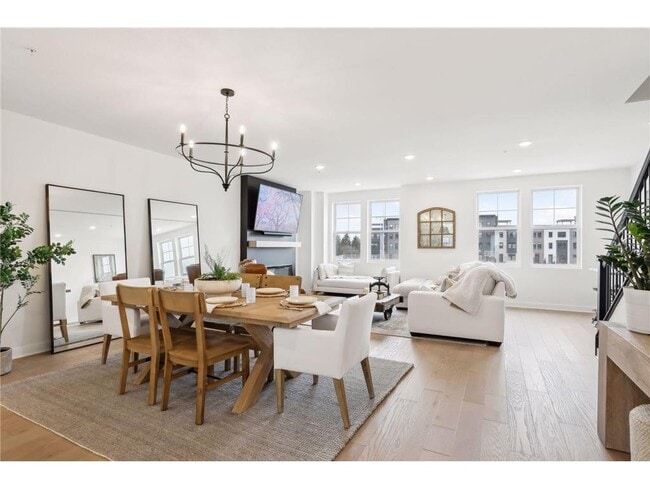 Building Photo - 870 Mount Curve Blvd