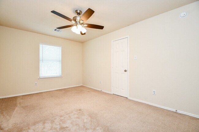 Building Photo - 5327 Stonegate Dr