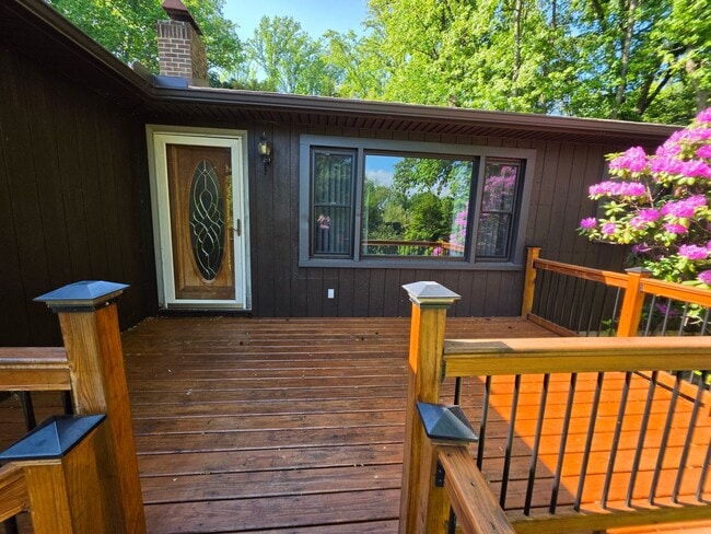 Building Photo - Welcome to life in sought-after Chesapeake Isles!