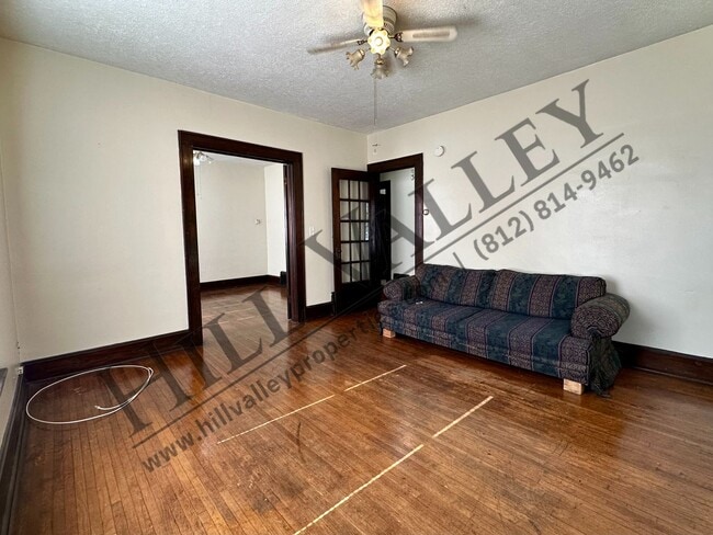 Building Photo - Two Bedroom Upper - All Utilities Paid