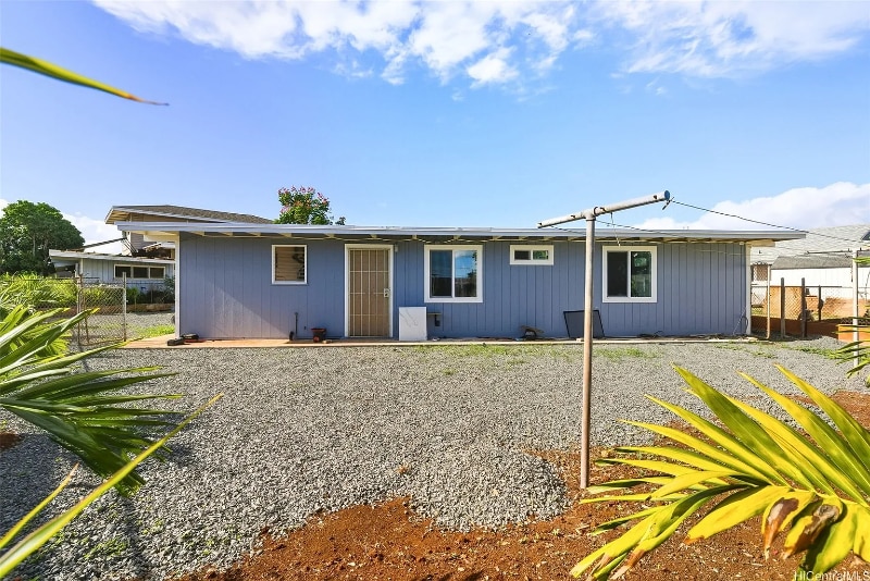 Building Photo - 1425 Kawelu St