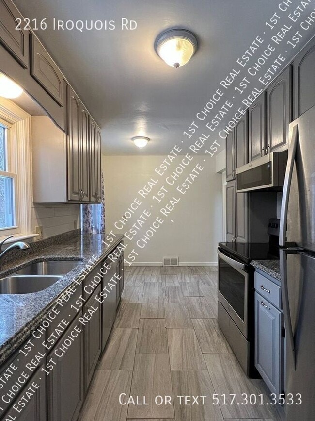 Building Photo - 2216 Iroquois Rd