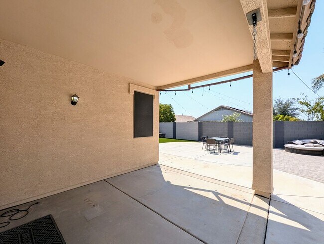 Building Photo - 16635 N 169th Ave