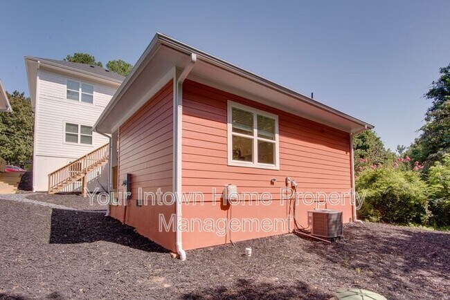 Building Photo - 2800 Mango Cir NW