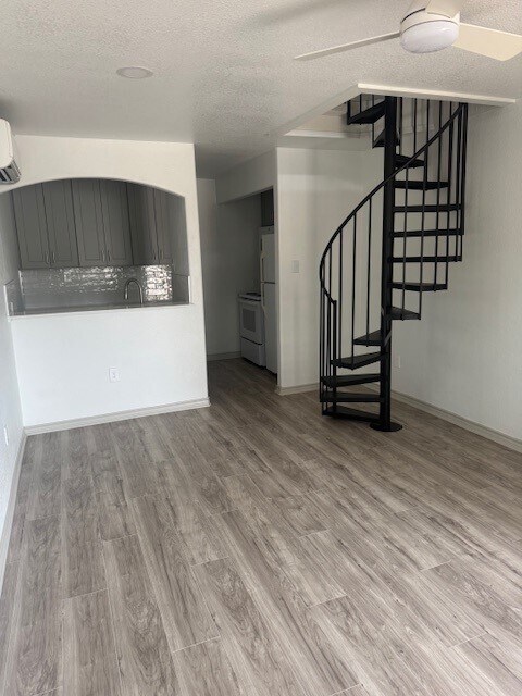 Building Photo - 1215 Terjo Ln