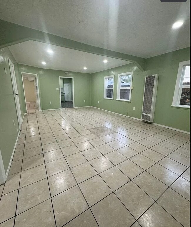 Building Photo - 3906 W 109th St