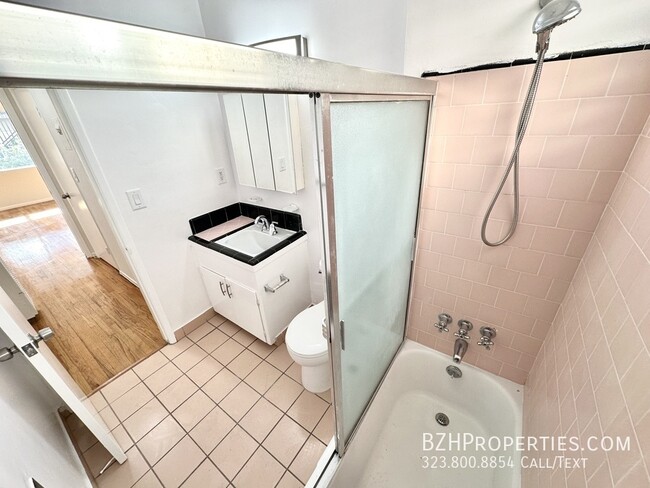 Building Photo - Updated Charming 1Bedroom 1Bathroom In Pri...