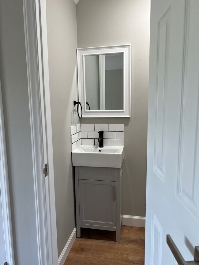 Building Photo - 2 Bedroom/1.5 Bath Townhouse Kingsport TN