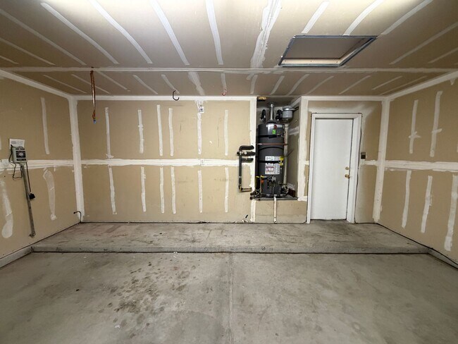 Building Photo - 3 Bedroom Single Story Home Near Northern Blvd NE & Loma Colorado Blvd NE!