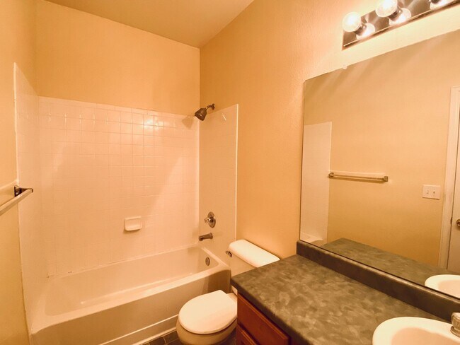 Building Photo - 2 Bedroom 2 1/2 Bath with Gorgeous Views