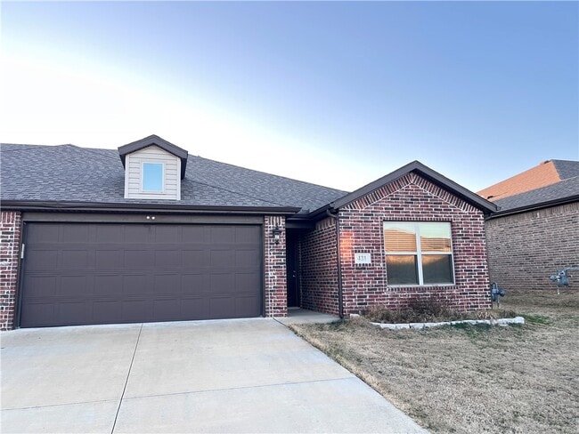 Building Photo - 431 Red Robin St