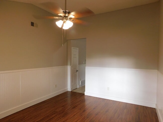 Building Photo - 5539 Bradley Dr