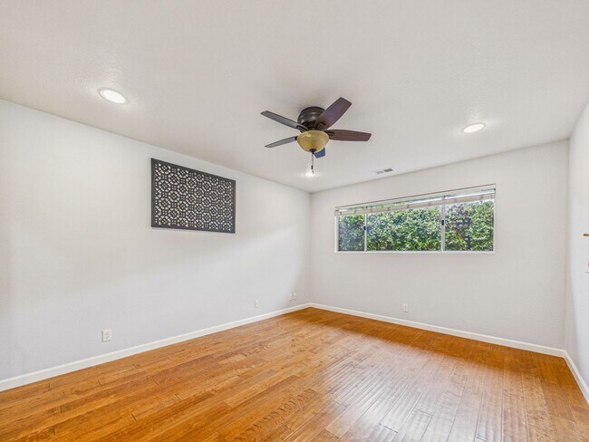 Building Photo - Immaculate Menlo Park house for rent now! $9,100