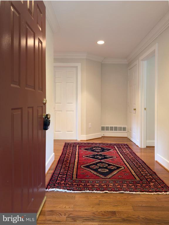Building Photo - 42 Greythorne Woods Cir