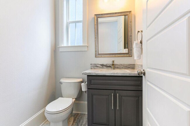 Building Photo - 1218 Carondelet St