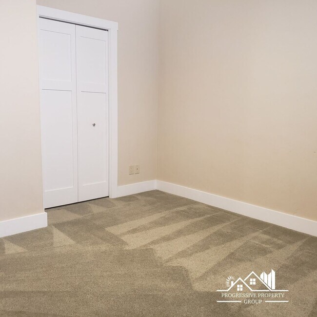 Building Photo - 525 E Kiowa St