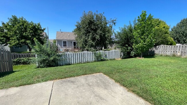 Building Photo - LEXINGTON FARMS...3 Bedroom 2 Bath