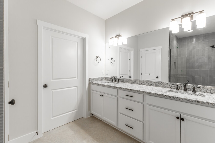 Building Photo - 4654 Heiskell Dr