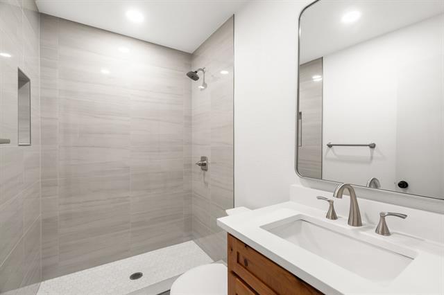 Building Photo - 103 N Summit St