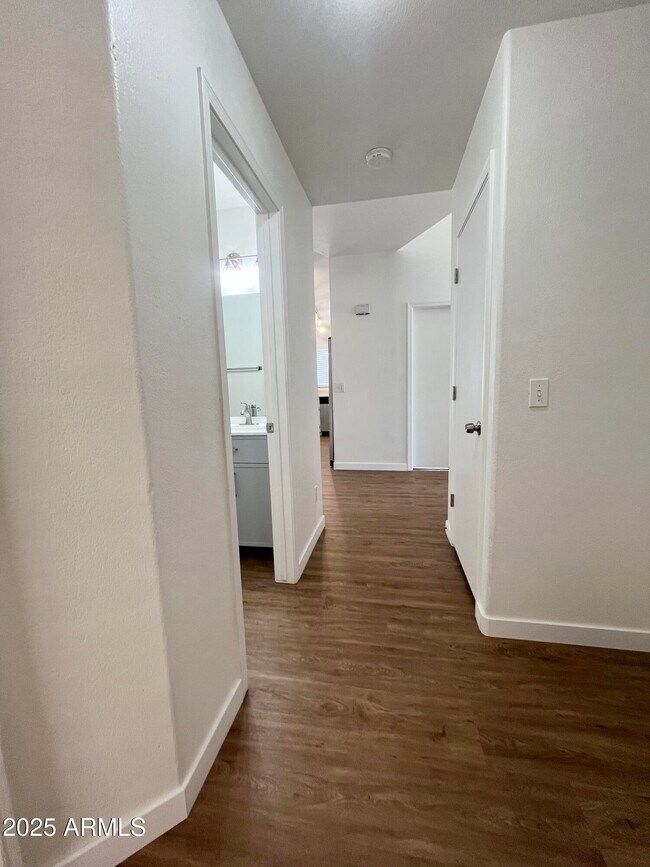 Building Photo - 7504 W Jenan Dr