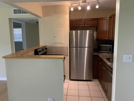 Building Photo - 9105 SW 137th Ter