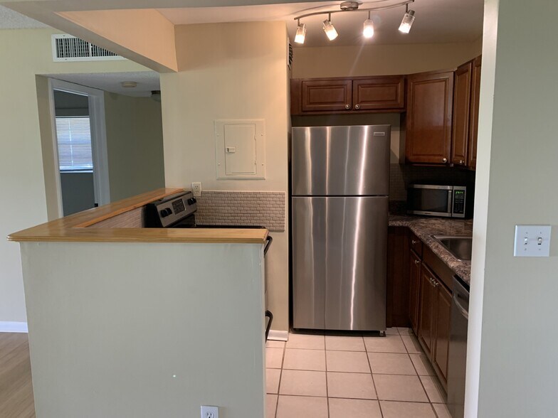Primary Photo - 9105 SW 137th Ter
