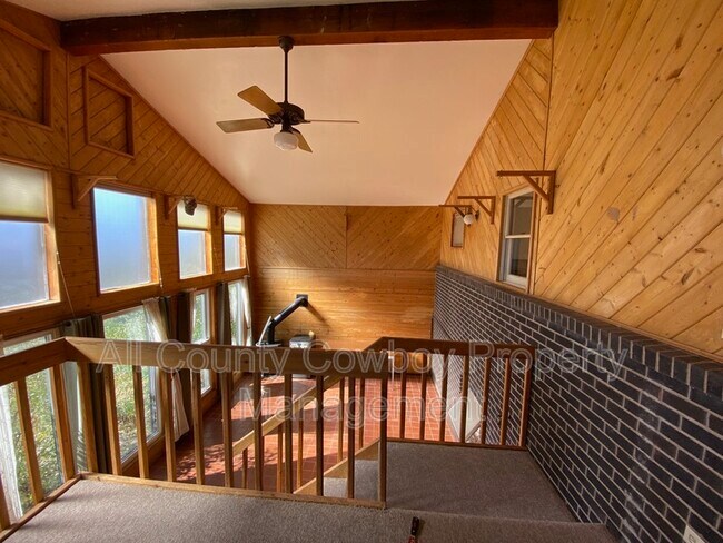 Building Photo - 1514 E Symons St