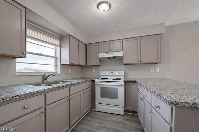 Building Photo - 1718 SW Santa Barbara Pl