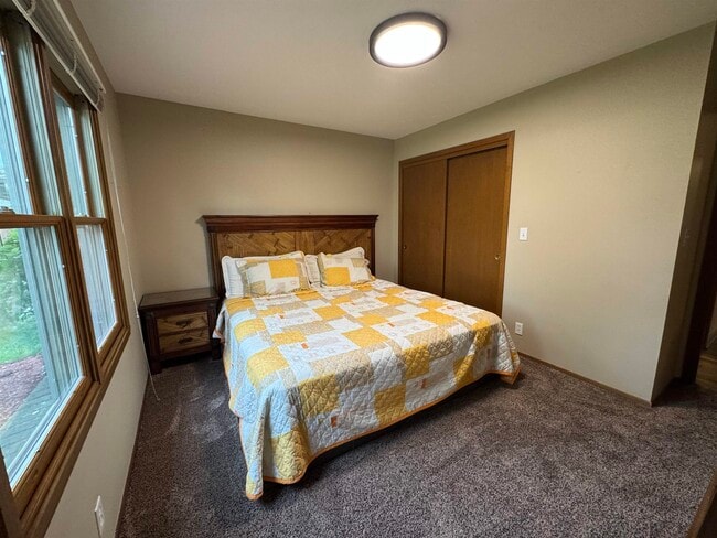 Building Photo - 5855 Thatcher Dr
