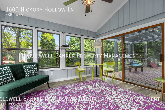 Building Photo - 1600 Hickory Hollow, Menasha
