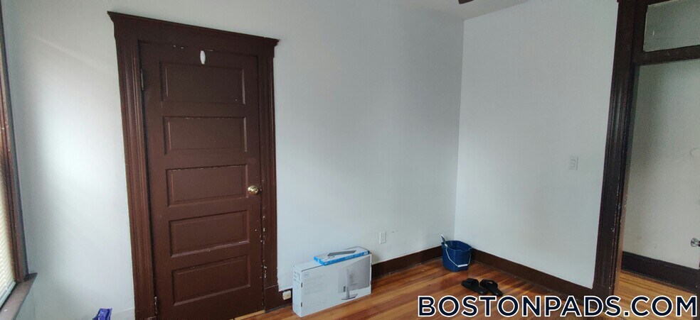 Building Photo - 122 Columbia St