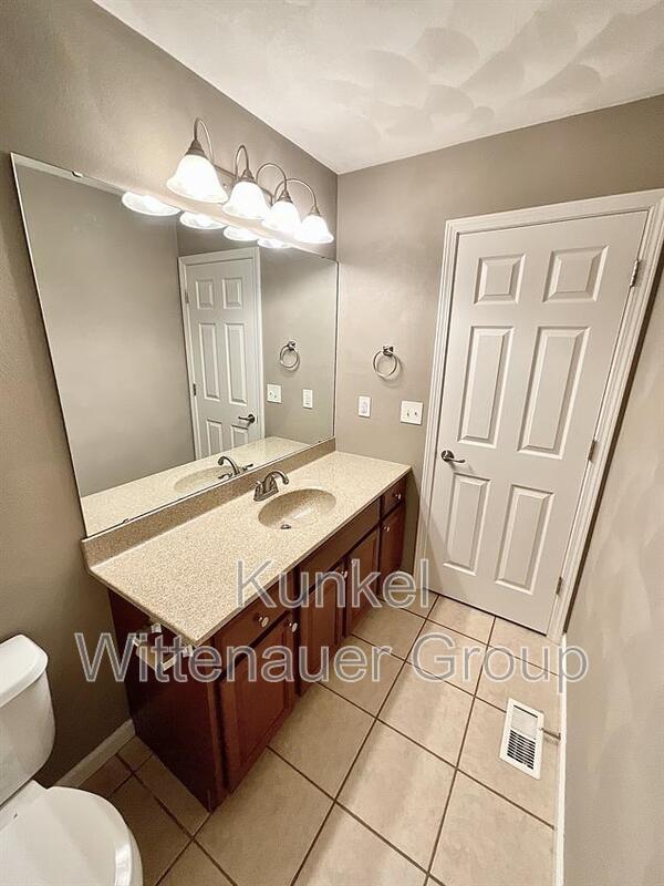 Building Photo - 48 Oak Pointe Cir