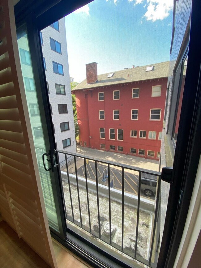 Building Photo - Centrally Located Dupont Circle at the Imperial House 1 Bed in the heart of it all! Utilities inc...