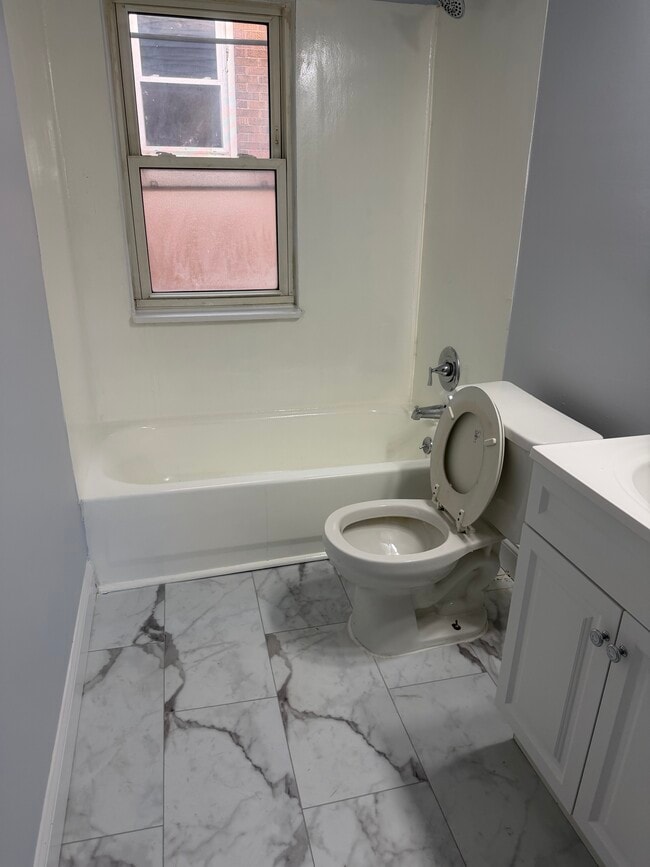 Building Photo - 3426 Woodburn Ave