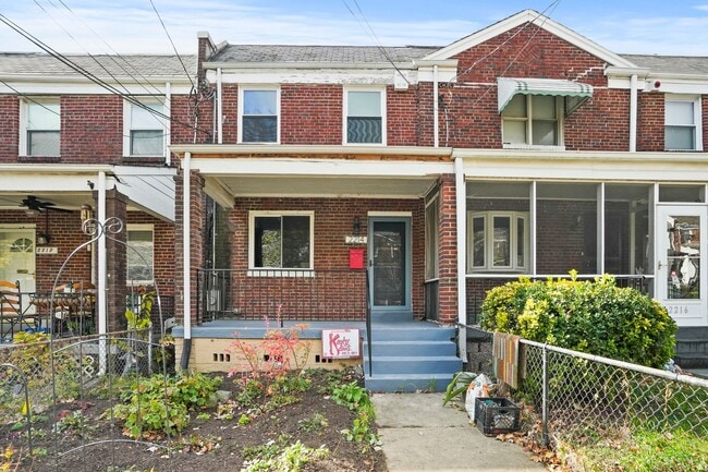 Building Photo - Brentwood Beauty