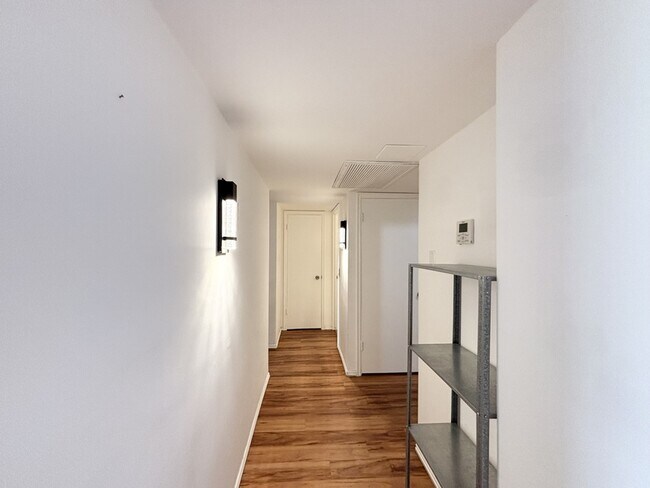 Building Photo - 710 E 200 S