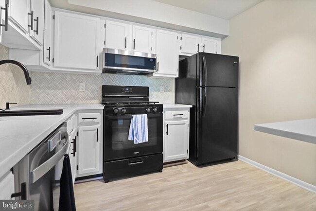 Building Photo - 308 Trinity Ct