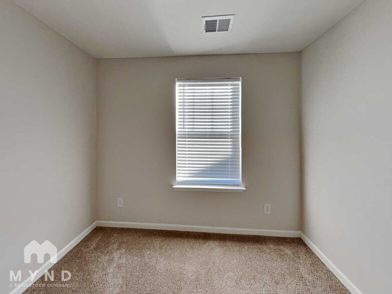 Building Photo - 302 Negri Ct