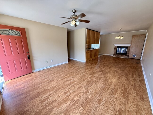 Building Photo - 105 Oakwood Meadows Dr