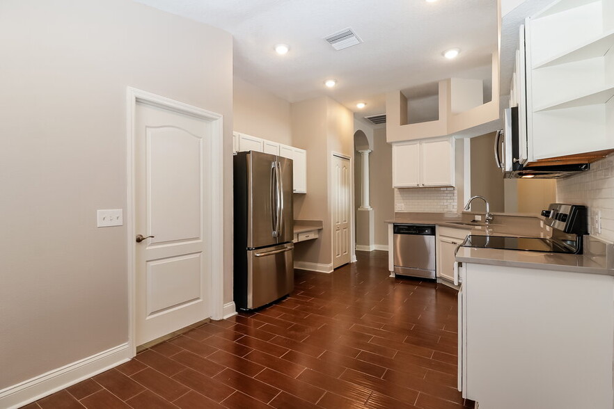 Building Photo - 10124 Coldwater Loop