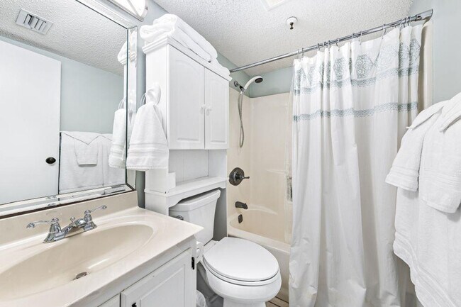 Building Photo - 375 Plantation Rd