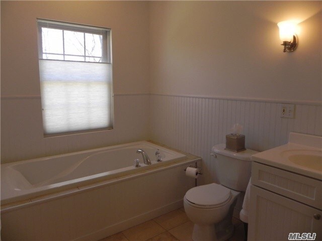 Building Photo - 20 Cove Neck Ln